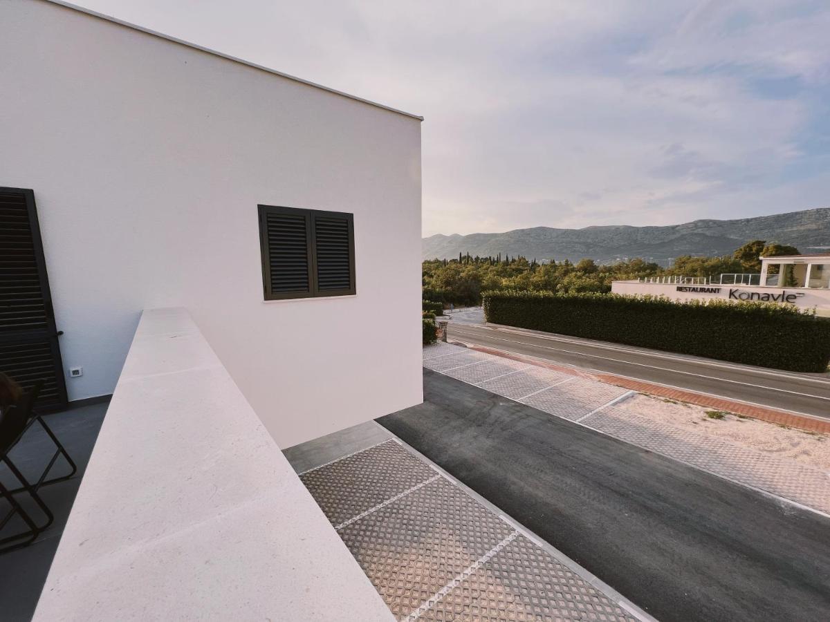 Dawn & Dusk - Modern Two Bedroom Apartment With Mountain Views Čilipi Exterior foto