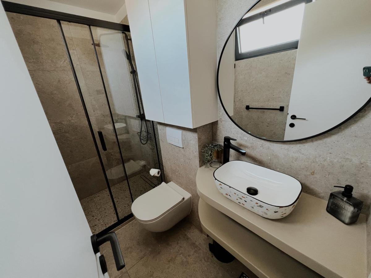 Dawn & Dusk - Modern Two Bedroom Apartment With Mountain Views Čilipi Exterior foto