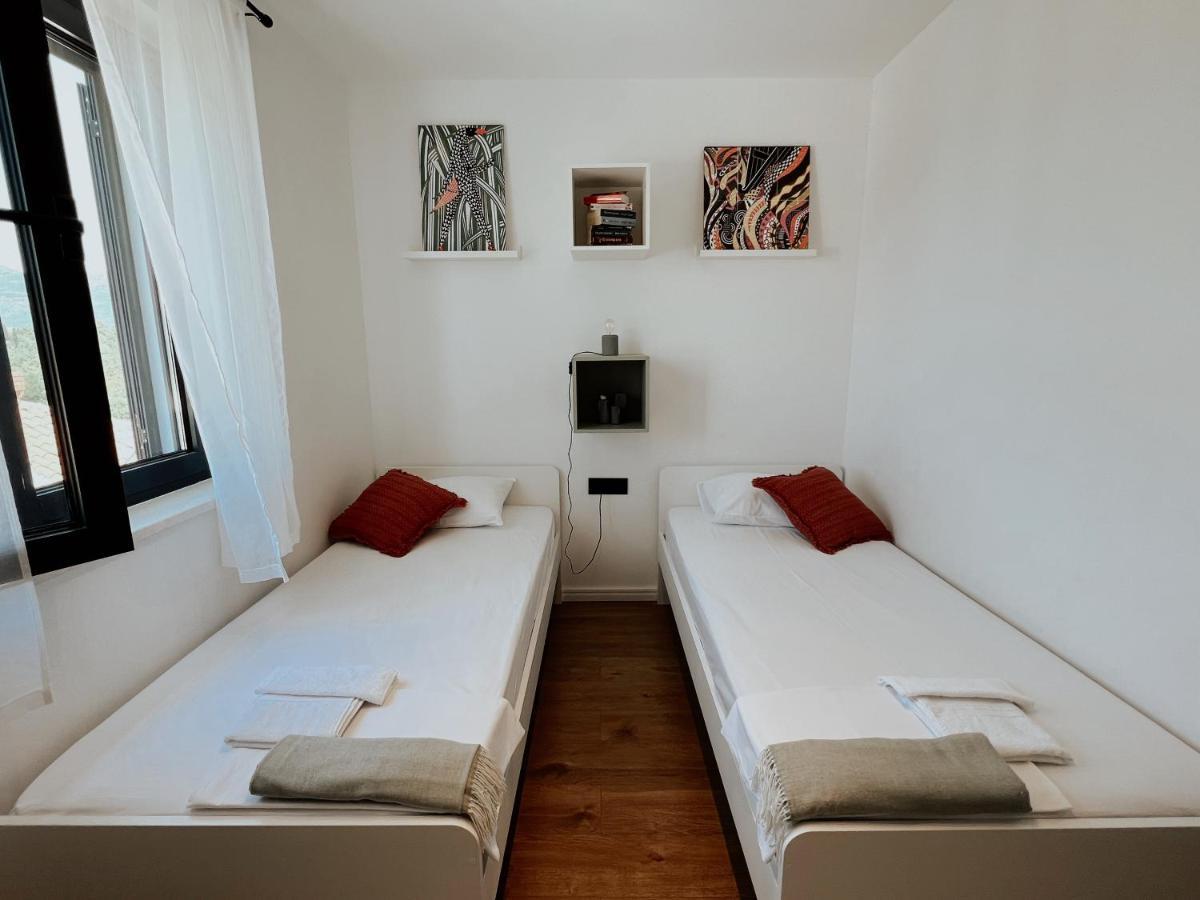 Dawn & Dusk - Modern Two Bedroom Apartment With Mountain Views Čilipi Exterior foto